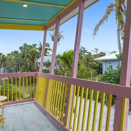 Charming Suite With Balcony And Bikes At Historic Sandpiper Inn Sanibel Exterior photo