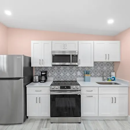 Charming Suite With Balcony And Bikes At Historic Sandpiper Inn Sanibel Exterior photo
