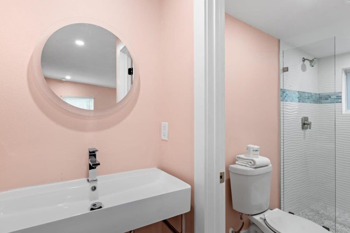 Charming With Balcony And Bikes At Historic Sandpiper Apartment *