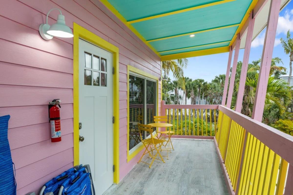 Charming With Balcony And Bikes At Historic Sandpiper Apartment