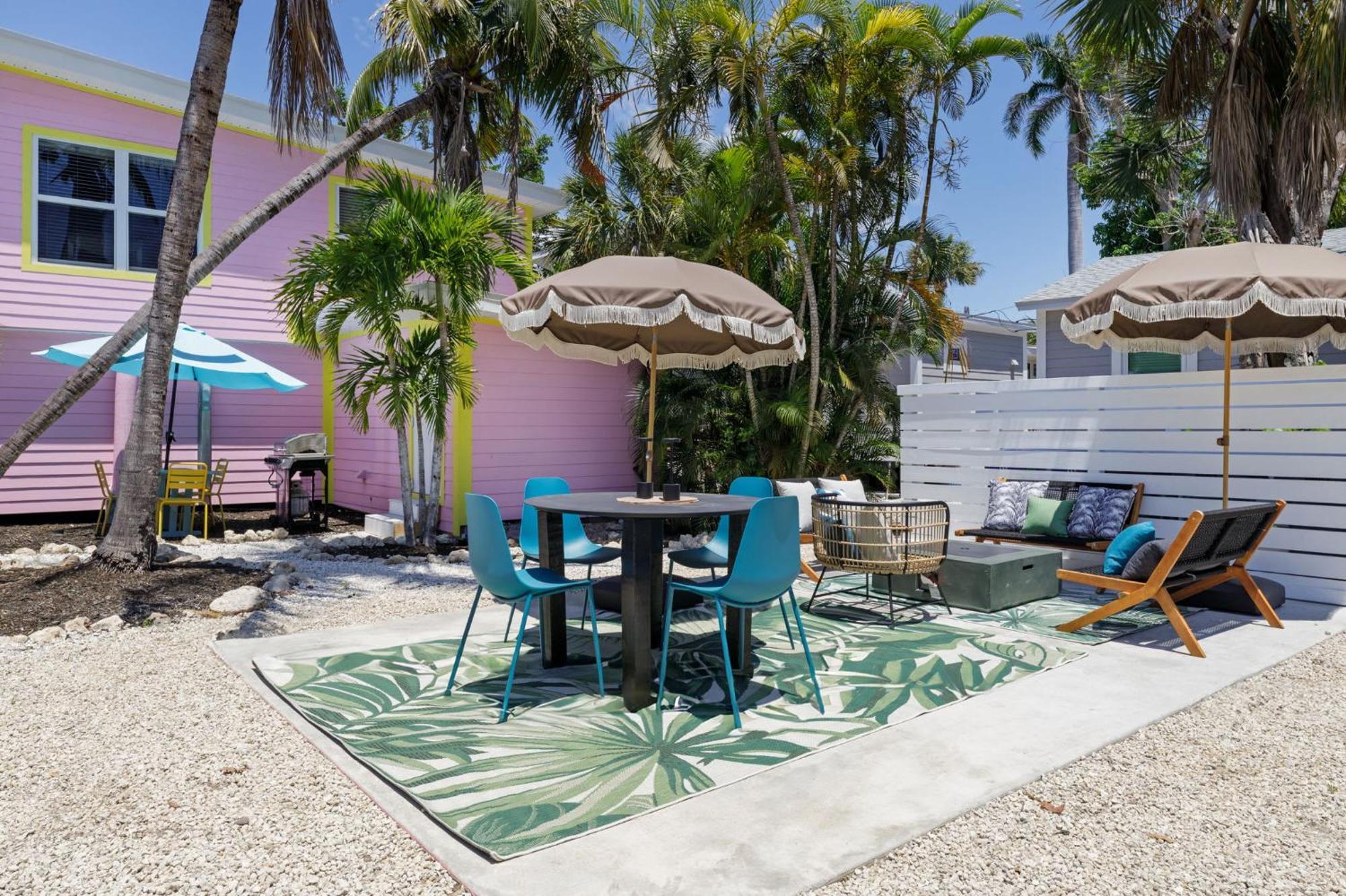 Charming With Balcony And Bikes At Historic Sandpiper Sanibel